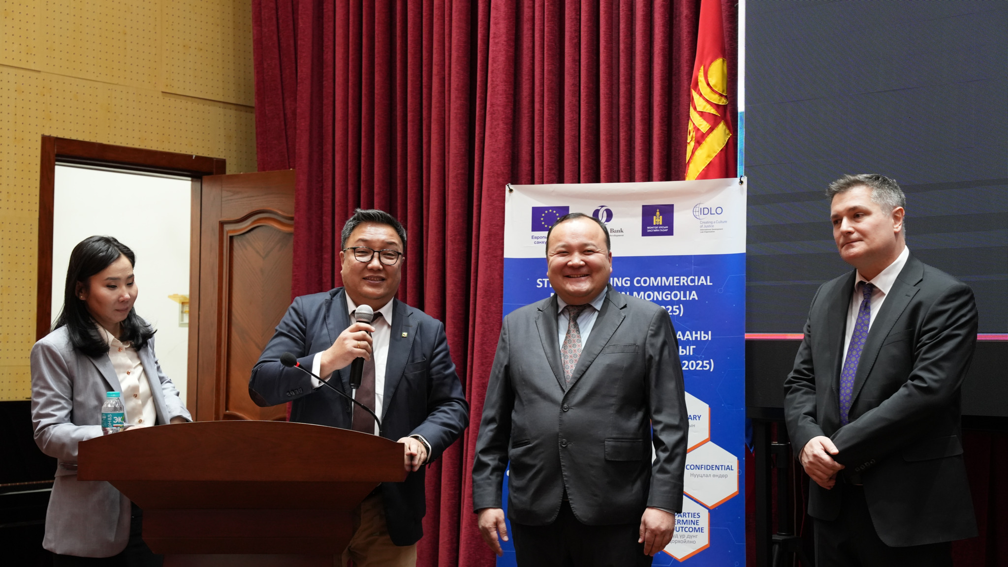 IDLO-ын СУУРИН ТӨЛӨӨЛӨГЧ ЧАРЛЬЗ БОЛЛАНДЫГ “ХҮНДЭТ ТЭМДЭГ”-ЭЭР ШАГНАЛАА